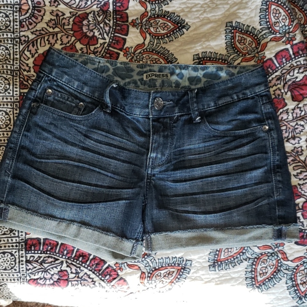 Express Shorts